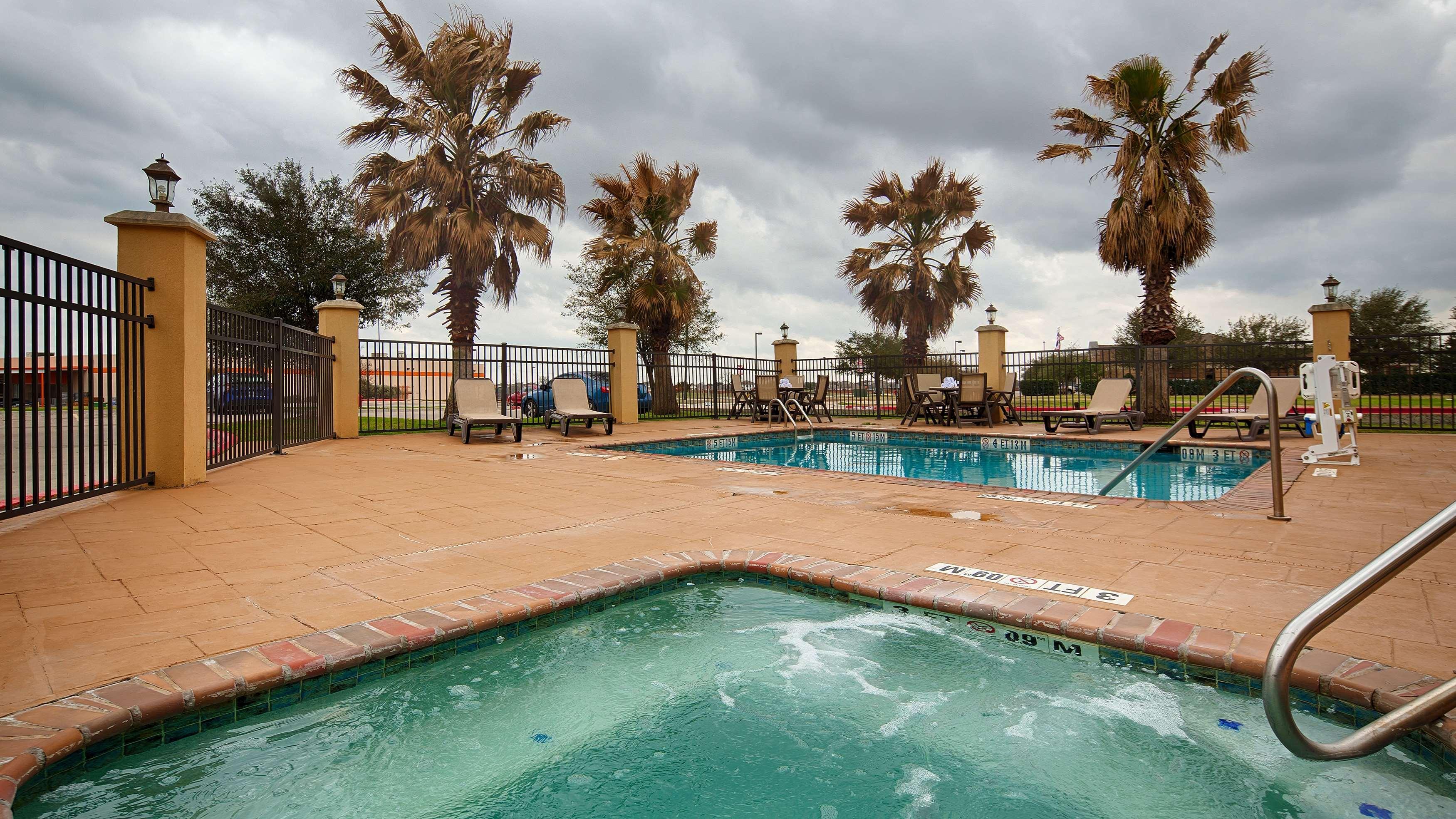 Best Western Bastrop Pines Inn Екстер'єр фото