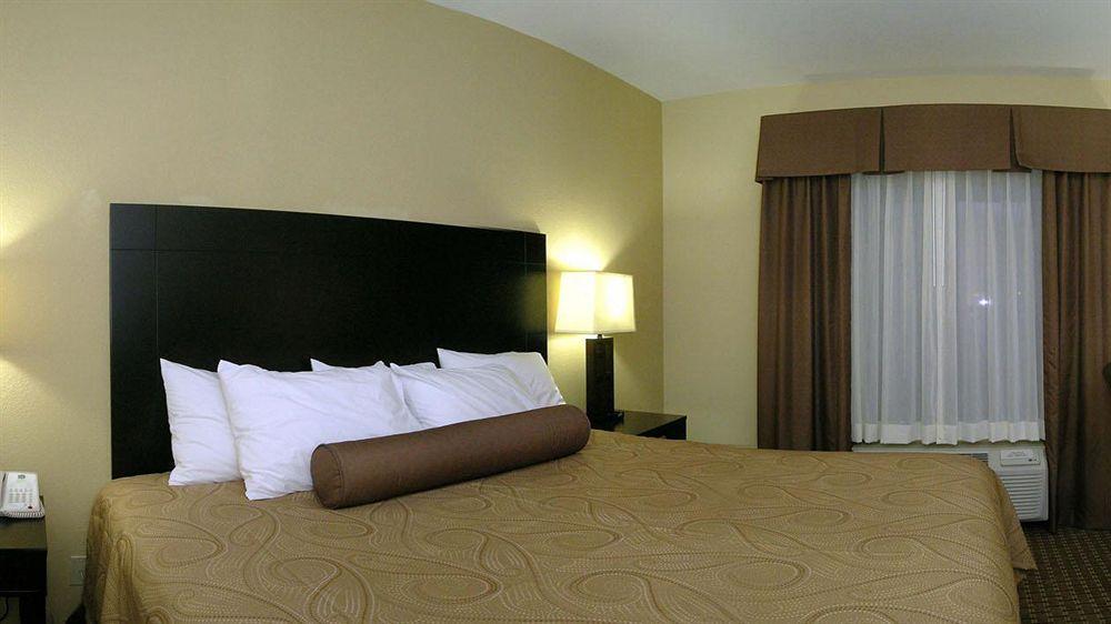 Best Western Bastrop Pines Inn Екстер'єр фото