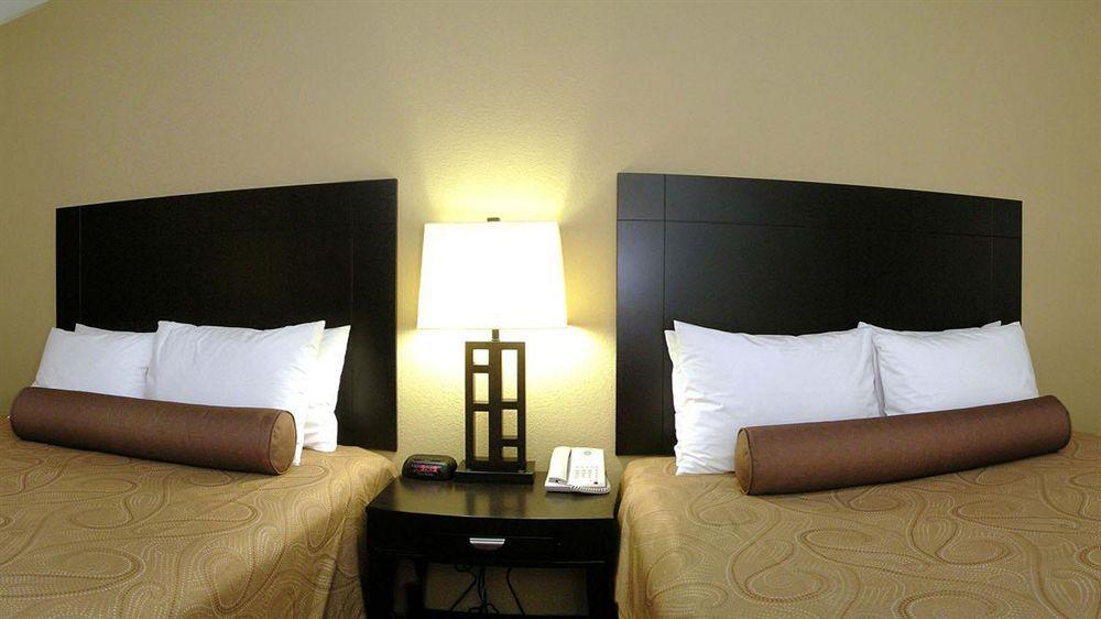 Best Western Bastrop Pines Inn Екстер'єр фото