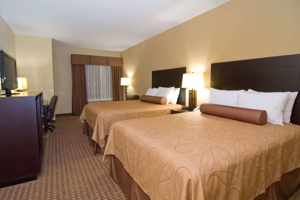 Best Western Bastrop Pines Inn Екстер'єр фото