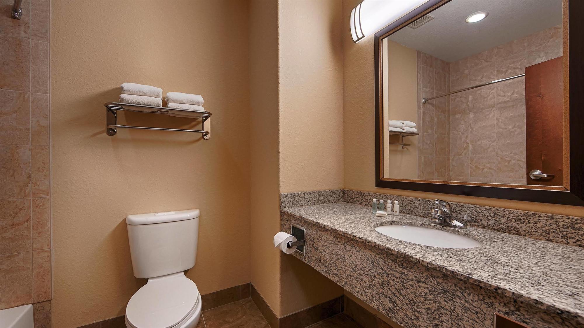 Best Western Bastrop Pines Inn Екстер'єр фото